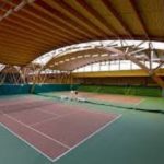 Comment les courts de tennis à Toulon sont-ils conçus pour minimiser les émissions de gaz à effet de serre ?
