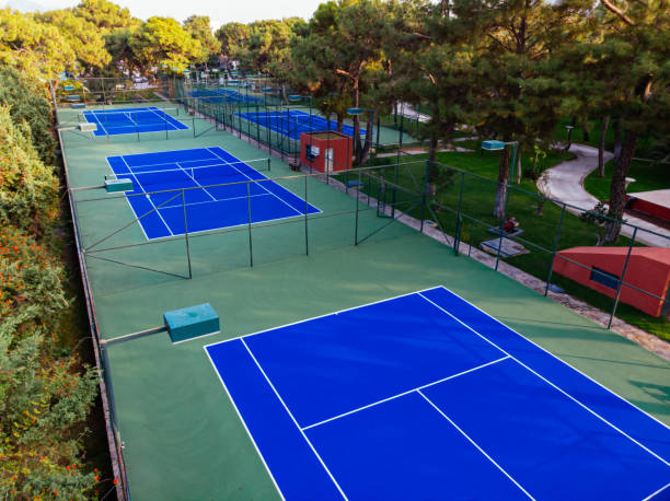 Construction d'un court de tennis en béton poreux à Cannes