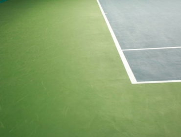 Construction d'un court de tennis en béton poreux à Cannes