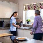 Le ménage à domicile à Langon est-il adapté aux jeunes couples qui manquent de temps ?
