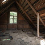 Faut-il vider ou nettoyer les combles perdus avant une intervention ?