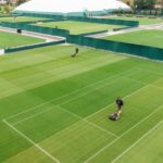 Quels sont les bénéfices d’une construction court de tennis gazon synthétique à Gordes pour une propriété de prestige ?