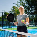 Les normes construction court de pickleball prévoient-elles des exigences particulières pour l&rsquo;entretien du terrain ?