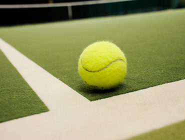construction court de tennis en gazon synthétique à Angers