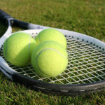 Pour qui est adaptée une construction court de tennis en gazon synthétique à Poitiers ?