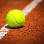 Quels avantages offre une construction court de tennis en terre battue à Chartres ?